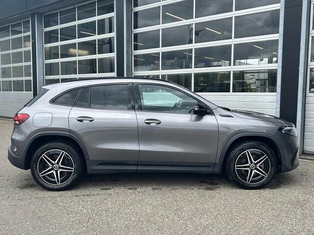 Mercedes-Benz EQA 250 AMG Line 67 kWh | Panoramadak | Trekhaak | Stoelverwarming | LED Koplampen