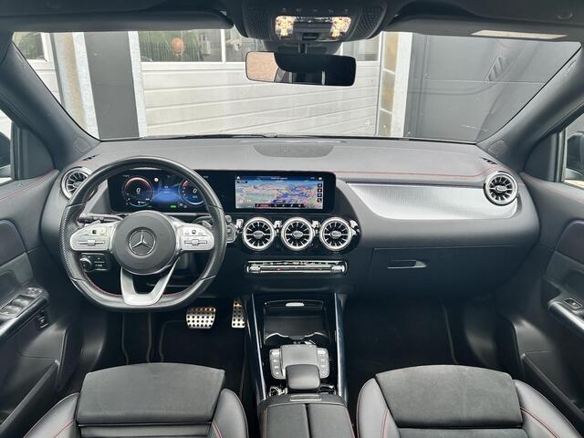 Mercedes-Benz EQA 250 AMG Line 67 kWh | Panoramadak | Trekhaak | Stoelverwarming | LED Koplampen