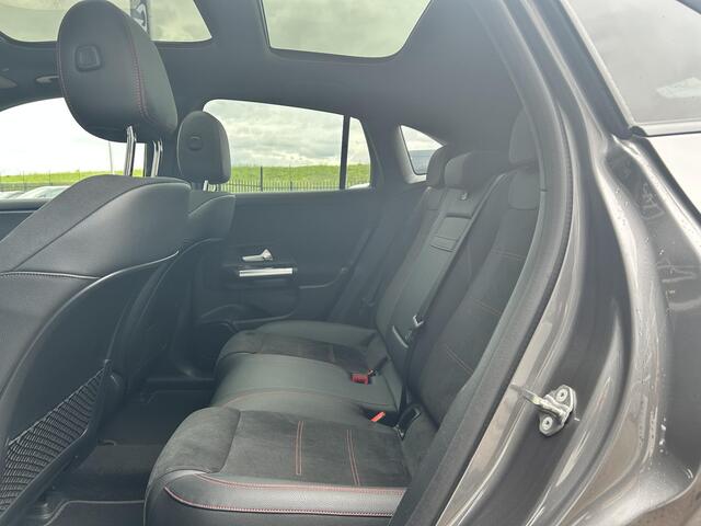 Mercedes-Benz EQA 250 AMG Line 67 kWh | Panoramadak | Trekhaak | Stoelverwarming | LED Koplampen