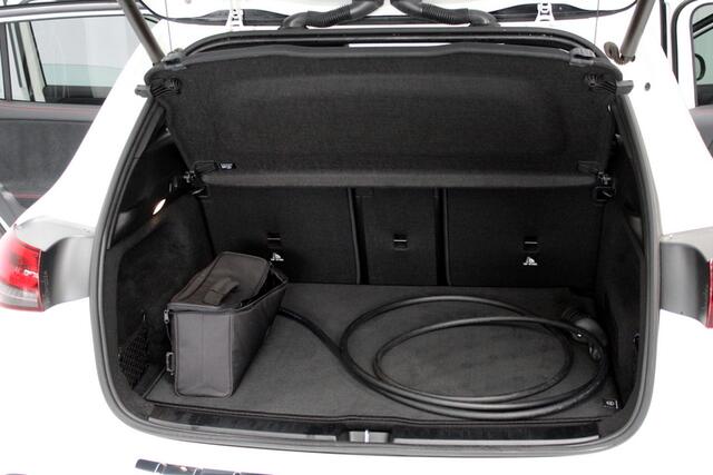 Mercedes-Benz EQA 250 AMG Line 67 kWh 191PK, RIJKLAAR | ALCANTARA/LEER | CAMERA | STOELVERWARMING | 20" LM-VELGEN