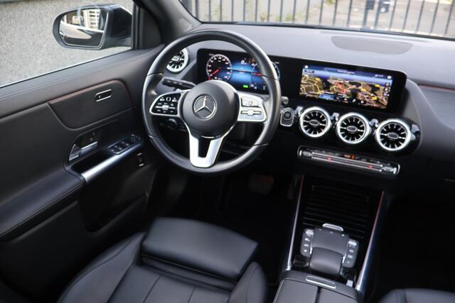 Mercedes-Benz EQA 250 Luxury Line 67 kWh l Panoramadak l MBUX l Stoelverwarming l Achteruitrijcamera l Leder Twin Interieur l Elect. bed. Achterklep l l Augmented Reality l Draadloos opladen telefoon l THERMOTRONIC l Glas coating l Nederlands geleverd l
