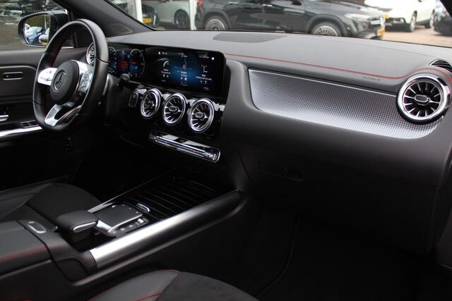 Mercedes-Benz EQA 250 Edition 1 67 kWh / Trekhaak / Panoramadak / 360Camera / Burmester / Leder&Alcantara / 19'' / CarPlay / Stoelverwarming / DAB / Dodehoek / Cruise Control
