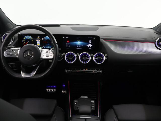 Mercedes-Benz EQA 350 4MATIC AMG Line 67 kWh | Panoramadak | Headup | Memory | Lederen bekleding | 20" lichtmetalen velgen | Adaptief demping systeem | 360 graden camera |