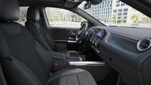 Mercedes-Benz EQA 250+ AMG Line 71 kWh | Night | Panoramadak | Burmester | Head-up display | Trekhaak | Memory | 360 camera |
