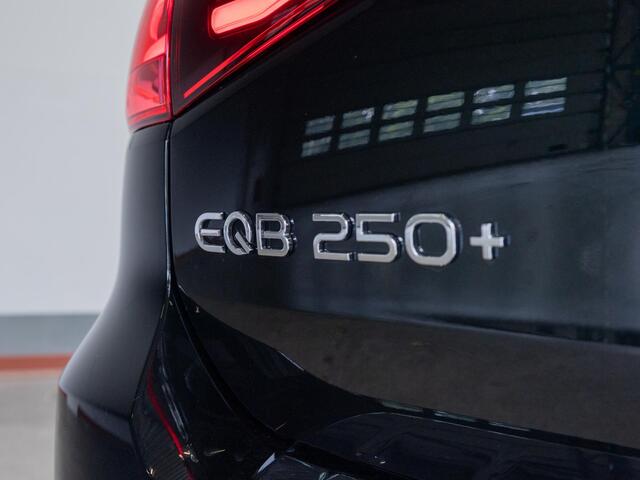 Mercedes-Benz EQB 250+ Business Solution AMG 7p. 71 kWh Panorama dak