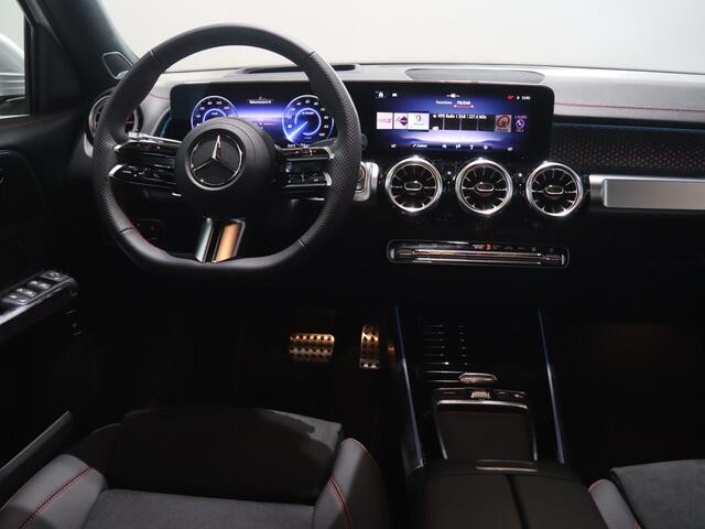 Mercedes-Benz EQB 250+ Business Solution AMG 71 kWh | Panoramadak | Trekhaak | Burmester | Memory stoelen | Head-up display | Sfeerverlichting | Winter pakket |