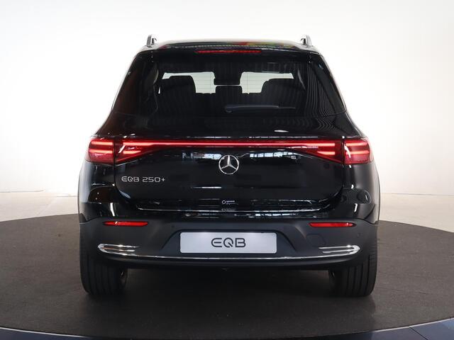 Mercedes-Benz EQB 250+ Business Line 71 kWh | Trekhaak | Panoramaschuifdak | Privacy glas | Distronic | 18-Inch |