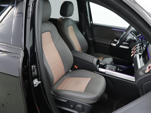 Mercedes-Benz EQB 300 4MATIC Luxury Line 67 kWh | Night | 360 graden camera | Stoelverwarming | Sfeerverlichting |