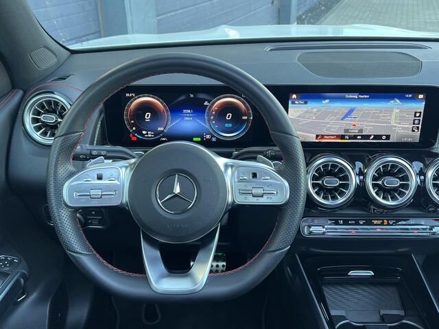 Mercedes-Benz EQB 250+ | AMG Line | Panoramadak | Night Pakket | Business Plus Pakket | Elektrisch Verstelbare Stoelen + Memory | Dodehoekassistent | 360° Camera | Advanced Sound System | Sfeerverlichting | Stoelverwarming