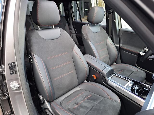 Mercedes-Benz EQB 250+ AMG Line | Night Pakket | Panoramadak | Dodehoekassistent | Donkergetint Glas Achter | Apple CarPlay | Android Auto | Advanced Sound System | Sfeerverlichting | Stoelverwarming | Verschuifbare Achterstoelen