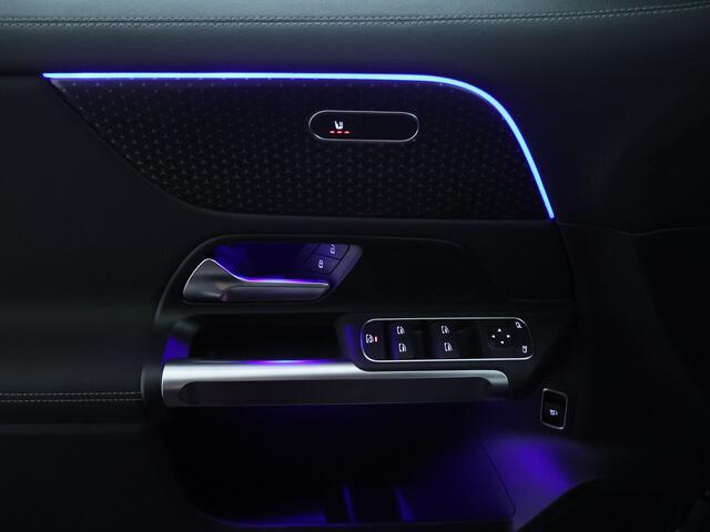 Mercedes-Benz EQB 250+ Business Solution 71 kWh | Parkeerpakket met achteruitrijcamera | EASY PACK achterklep | Verwarmde stoelen vooraan | Extra USB-poorten | Sfeerverlichting | Zitcomfortpakket | Licht- en zicht pakket |