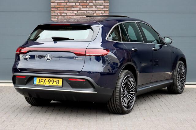 Mercedes-Benz EQC 400 4MATIC AMG Line 80 kWh | Schuifdak | Distronic+ | HUD | Memory | Camera | Keyless Go | Rijassistentiepakket | Advanced Sound System | Zonnerollo's |