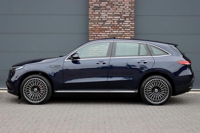 Mercedes-Benz EQC 400 4MATIC AMG Line 80 kWh | Schuifdak | Distronic+ | HUD | Memory | Camera | Keyless Go | Rijassistentiepakket | Advanced Sound System | Zonnerollo's |