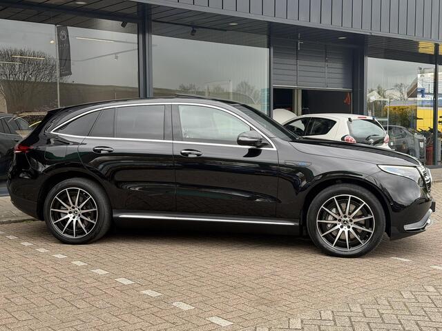 Mercedes-Benz EQC 400 4MATIC Premium Plus 80 kWh AMG LINE | BURMESTER | HEADUP DISPLAY DODEHOEK DETECTIE | NAVIGATIE | 360 CAMERA | PANORAMADAK | ADAPTIVE CRUISE CONTROL | PARKEERSENSOREN | ELE WEG KLAPBARE TREKHAAK | LED | APPLE CARPLAY | STOELVERWARMING |