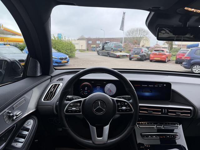 Mercedes-Benz EQC 400 4MATIC Premium Plus 80 kWh AMG LINE | BURMESTER | HEADUP DISPLAY DODEHOEK DETECTIE | NAVIGATIE | 360 CAMERA | PANORAMADAK | ADAPTIVE CRUISE CONTROL | PARKEERSENSOREN | ELE WEG KLAPBARE TREKHAAK | LED | APPLE CARPLAY | STOELVERWARMING |