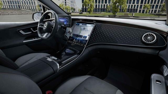 Mercedes-Benz EQE SUV 300 AMG Line 91 kWh | Luchtvering | Head up display | Panoramadak | Trekhaak | Nieuwprijs 103601 euro |