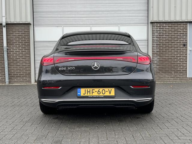 Mercedes-Benz EQE 300 Business Edition | Panoramadak | Plus Pakket | DISTRONIC Afstandsassistent | Dodehoekassistent | Donkergetint Glas Achter | Apple CarPlay | Android Auto | Elektrisch Verstelbare Stoelen + Memory | Stoelverwarming | Sfeerverlichting | Elektrisch Inkla