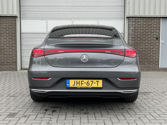 Mercedes-Benz EQE 300 Business Edition | Panoramadak | Plus Pakket | DISTRONIC Afstandsassistent | Dodehoekassistent | Donkergetint Glas Achter | Apple CarPlay | Android Auto | Elektrisch Verstelbare Stoelen + Memory | Stoelverwarming | Sfeerverlichting | Elektrisch Inklap