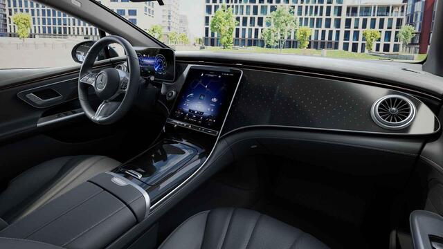 Mercedes-Benz EQE 300 AMG Line 89 kWh | Night | Panoramadak | Luchtvering | Stoelverwarming | Sfeerverlichting | Achteruitrijcamera |