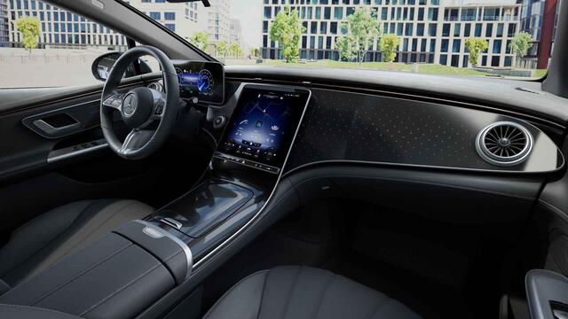 Mercedes-Benz EQE 300 AMG Line 89 kWh | Night | Voor en achter stoelverwarming | Luchtvering | Trekhaak | Achteruitrijcamera |