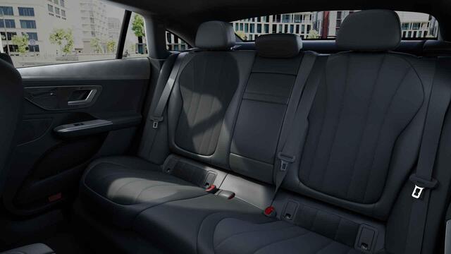 Mercedes-Benz EQE 300 AMG Line 89 kWh | Night | Voor en achter stoelverwarming | Luchtvering | Trekhaak | Achteruitrijcamera |