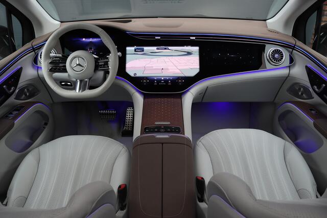 Mercedes-Benz EQS SUV 450 4MATIC AMG Line 118 kWh | Facelift | Hyperscreen | Achterasbesturing | Airmatic | Distronic+ | Massage | Burmester | Trekhaak | Verwarmd Stuurwiel | HUD | Stoelventilatie |