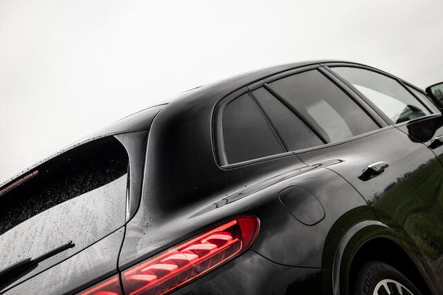 Mercedes-Benz EQS SUV 450 4MATIC 108 kWh AMG Line | Nieuwprijs ¤ 150.752 | Premium Plus Pakket | Panoramaschuifdak | Akoestiekcomfortpakket | Massagestoelen | Trekhaak | Softclose | Verwarmde Voorruit |