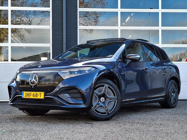 Mercedes-Benz EQS SUV 450+ AMG Line | 7-Zits | Premium Plus Pakket | Night Pakket | AIR BALANCE Pakket | Rijassistentie Pakket Plus | Derde Zitrij | Panoramadak | Trekhaak | AIRMATIC Luchtvering | Achterasbesturing | Burmester 3D Surround | Head-up Display | Augmented Real
