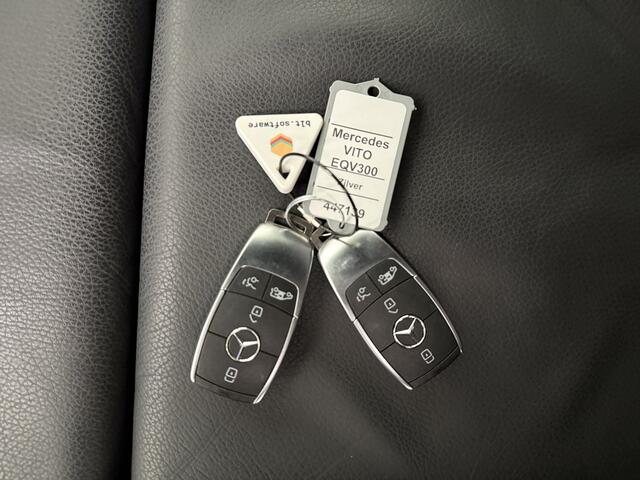 Mercedes-Benz EQV 300 AMG Avantgarde | 7-Persoons | Elektrische Deuren | Leder | Navigatie | Camera | Airco | Cruise