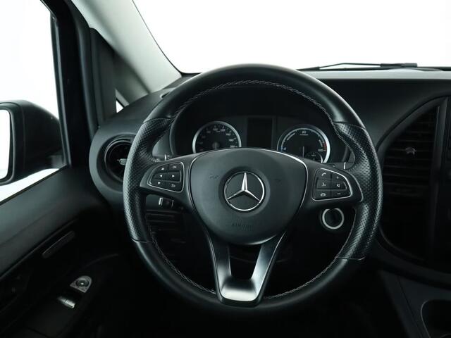 Mercedes-Benz EVITO TOURER 129 L2 90 kWh 8-Zitter 32.850 EX BTW LED Intelligent Light System 17 Inch Stoelverwarming bestuurder
