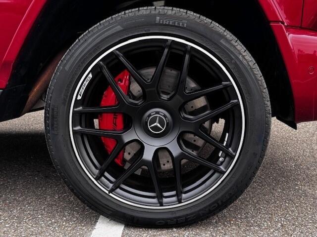 Mercedes-Benz G-KLASSE AMG 63 G63 AMG l ¤184.950,- ex. BTW l Rijassistentiepakket l Manufaktur l Burmester l 360* camera l G63 AMG VAN Schuif- Kanteldak l Nightpakket l Alarm l Grijs kenteken l