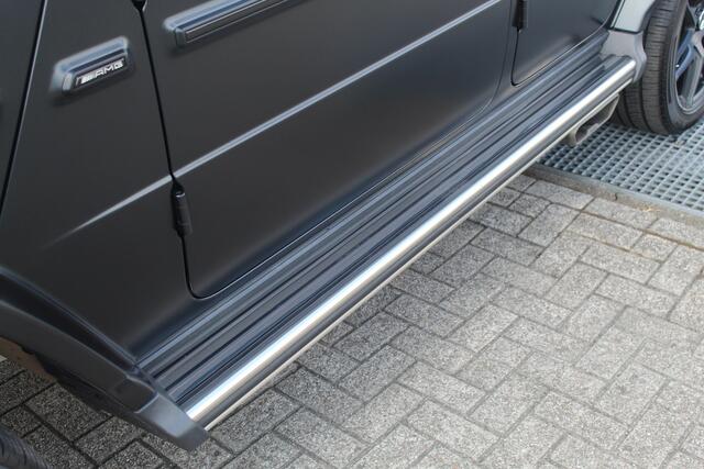 Mercedes-Benz G-KLASSE 63 AMG Manufaktur/Night pakket/Magno matt/Panoramadak/Burmester/Sfeerverlichting/Entertainment schermen/Akrapovic/AMG active ride control/Elektrisch verstelbare stoelen met memory + massage/Stoel verwarming + koeling/360° camera/voorruitverwarming/IWC/Ala