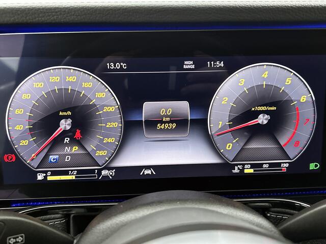 Mercedes-Benz G-KLASSE 500 Trekhaak | AMG Line | Night Pakket | Schuif-Kanteldak | Distronic | Treeplanken van rvs links en rechts. Inclusief 24 maanden Mercedes-Benz Certified garantie voor Europa.