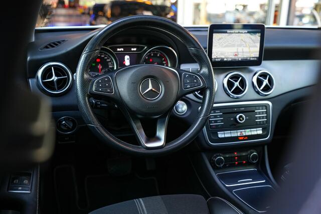 Mercedes-Benz GLA-KLASSE 180 Sport Edition Panoramadak Airco Stoelverw. PDC