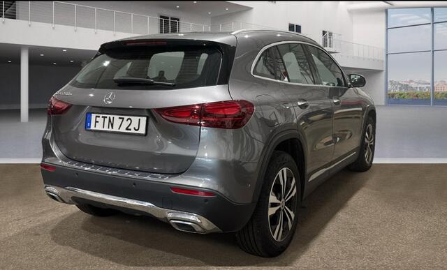 Mercedes-Benz GLA-KLASSE 250 e Business Line Panorama dak/Stoelverwarming/Camera/2 set velgen.