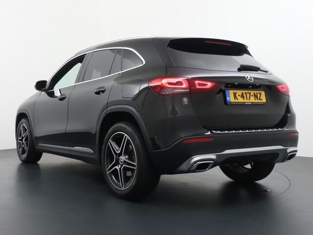 Mercedes-Benz GLA-KLASSE 200 Business Solution Luxury AMG Velgen MBUX Sfeerverlichting Camera Dealer onderhouden