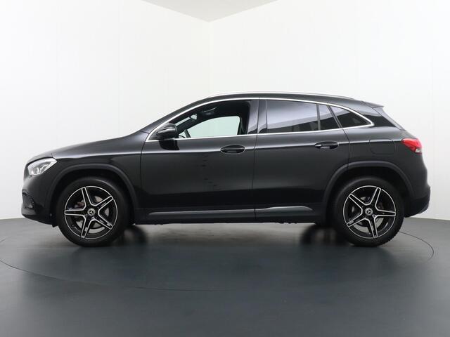 Mercedes-Benz GLA-KLASSE 200 Business Solution Luxury AMG Velgen MBUX Sfeerverlichting Camera Dealer onderhouden