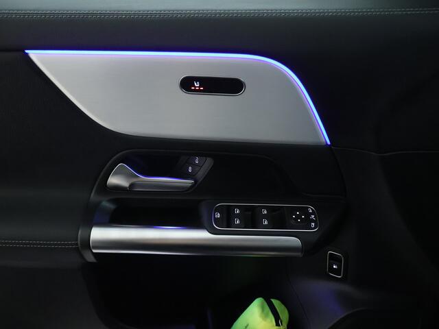 Mercedes-Benz GLA-KLASSE 250 e Luxury Line | Achteruitrijcamera | Apple Carplay | Sfeerverlichting | Dodehoekassistent | Inclusief 24 maanden MB Certified garantie voor Europa.