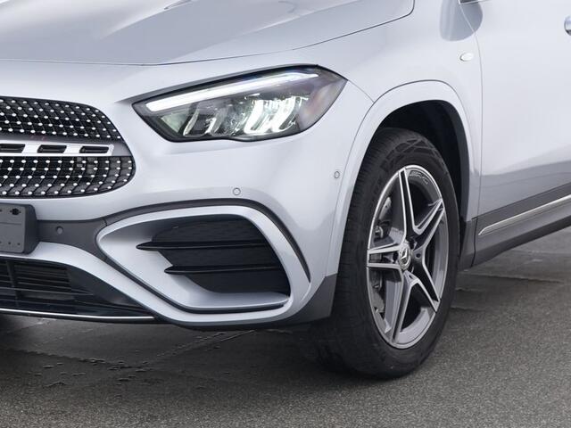 Mercedes-Benz GLA-KLASSE 250 e AMG Plug-In Hybride AMG Line | Head-up-Display | Distronic | 11Kw Laden | Stuur en Stoelverwarming | Sfeerverlichting. Inclusief 48 maanden Mercedes-Benz Certified garantie voor Europa.