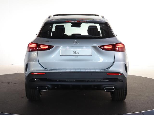 Mercedes-Benz GLA-KLASSE 250e Business Solution AMG | Night | Panoramadak | Parkeercamera | Stoelverwarming | Sfeerverlichting |