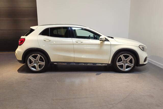 Mercedes-Benz GLA-KLASSE 180 Business Solution AMG style - Navi - 19" LM AMG Velgen - Achteruitrijcamera - Leder