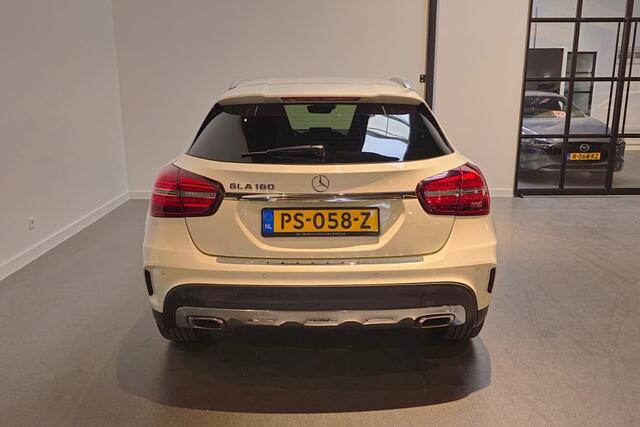 Mercedes-Benz GLA-KLASSE 180 Business Solution AMG style - Navi - 19" LM AMG Velgen - Achteruitrijcamera - Leder