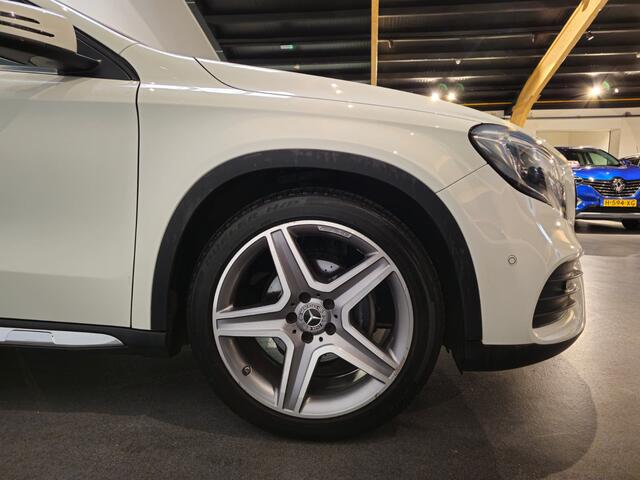 Mercedes-Benz GLA-KLASSE 180 Business Solution AMG style - Navi - 19" LM AMG Velgen - Achteruitrijcamera - Leder