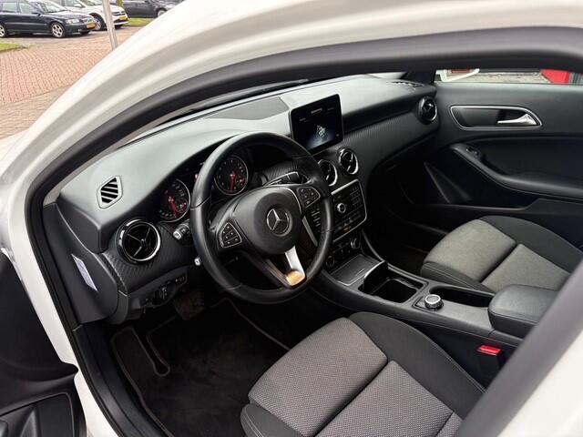 Mercedes-Benz GLA-KLASSE 180 Business Solution | Navi | Camera | 68.231 km Dealeronderhouden