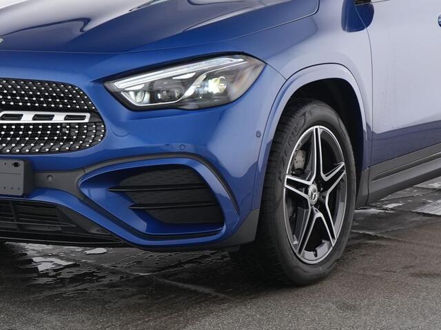 Mercedes-Benz GLA-KLASSE 250 e AMG Plug-In Hybride Edition AMG Line | Night Pakket | Distronic | 360° Camera | AC en DC Laden | MultiBeam Koplampen | Stuur en Stoeverwarming. Inclusief 24 maanden Mercedes-Benz Certified garantie voor Europa.