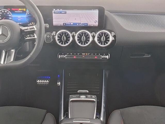 Mercedes-Benz GLA-KLASSE 250 e AMG Plug-In Hybride Edition AMG Line | Night Pakket | Distronic | 360° Camera | AC en DC Laden | MultiBeam Koplampen | Stuur en Stoeverwarming. Inclusief 24 maanden Mercedes-Benz Certified garantie voor Europa.