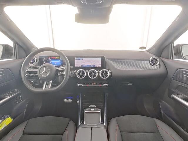 Mercedes-Benz GLA-KLASSE 250 e AMG Plug-In Hybride Edition AMG Line | Night Pakket | Distronic | 360° Camera | AC en DC Laden | MultiBeam Koplampen | Stuur en Stoeverwarming. Inclusief 24 maanden Mercedes-Benz Certified garantie voor Europa.