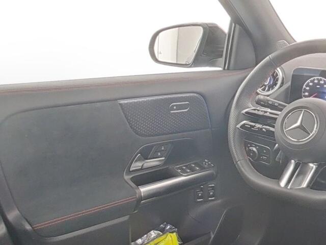 Mercedes-Benz GLA-KLASSE 250 e AMG Plug-In Hybride Edition AMG Line | Night Pakket | Distronic | 360° Camera | AC en DC Laden | MultiBeam Koplampen | Stuur en Stoeverwarming. Inclusief 24 maanden Mercedes-Benz Certified garantie voor Europa.