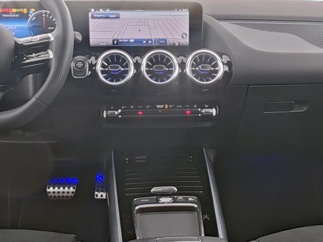 Mercedes-Benz GLA-KLASSE 250 e AMG Plug-In Hybride AMG Line | Night Pakket | Panorama Schuif-Kanteldak | 11kW Laden | Stuur en Stoelverwarming. Inclusief 24 maanden Mercedes-Benz Certified garantie voor Europa.