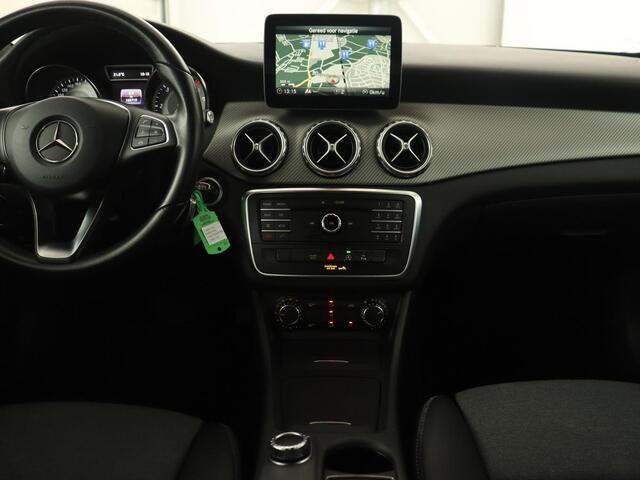 Mercedes-Benz GLA-KLASSE 180d Lease Edition Plus | Trekhaak | Xenon | Half leder | Navigatie | Cruise control | Park Assist | Airco | Bluetooth